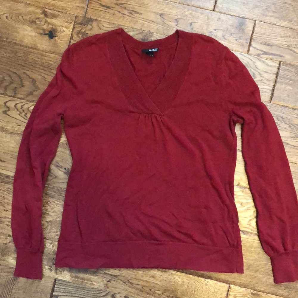 a.n.a maroon v-neck sweater petite Medium